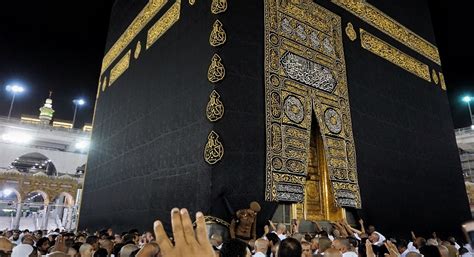 Why is the Black Stone Important in Islam: A Journey Through Faith and Symbolism